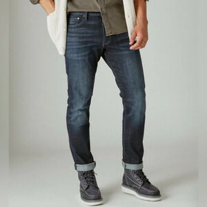 Lucky Brand 410 Athletic Straight 34/29 Dark Men’s excellent preowned condition.